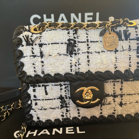 Chanel Tweed Flapbag - Picture 7 of 14